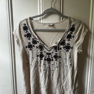 AMERICAN EAGLE Embroidered Cream Top with Black Floral Design